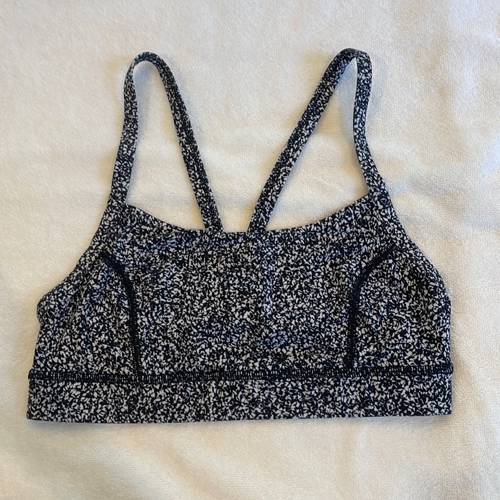 Very cute lululemon sports bra. Size 4